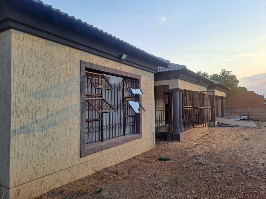 To Let 4 Bedroom Property for Rent in Vaalpark Free State